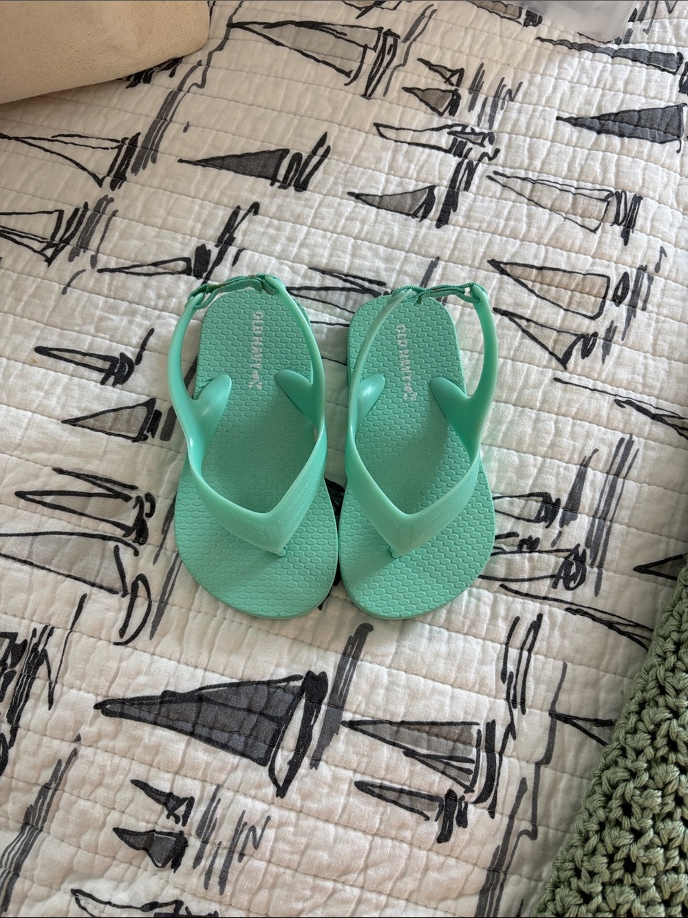 Old Navy Kids Mint Green Flip Flop Sandals